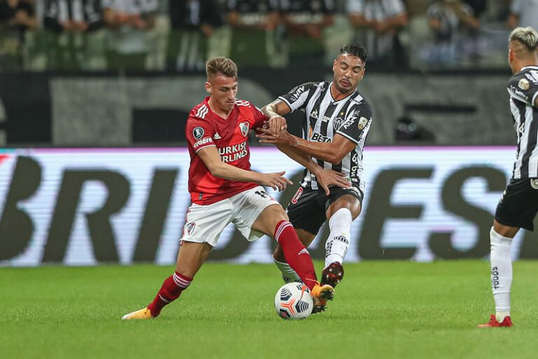 Atlético Mineiro tem interesse em jogadores do River Plate, e o clube argentino observa atletas alvinegros