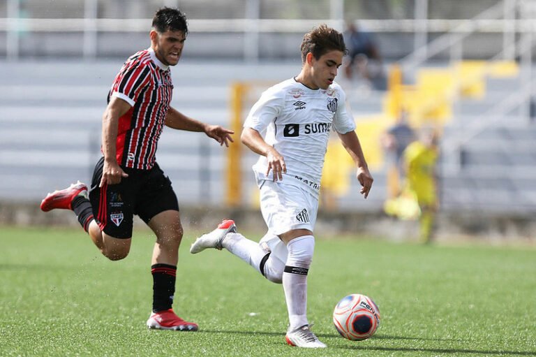 A pedido de Mourinho, Roma vai tentar a contratação de joia da base do Santos