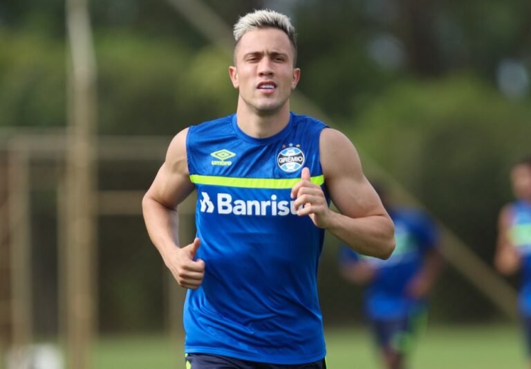 Jovem do Grêmio ganha “geladeira” de Roger Machado