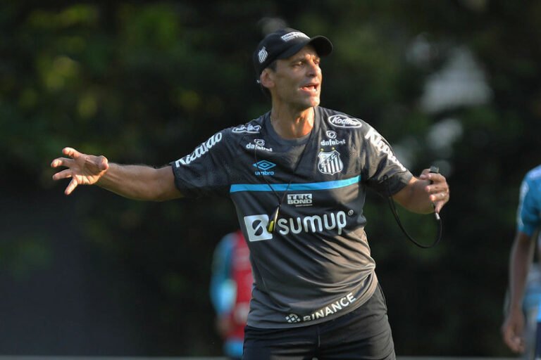 Bustos terá volta dos titulares para buscar vitória contra Ceará