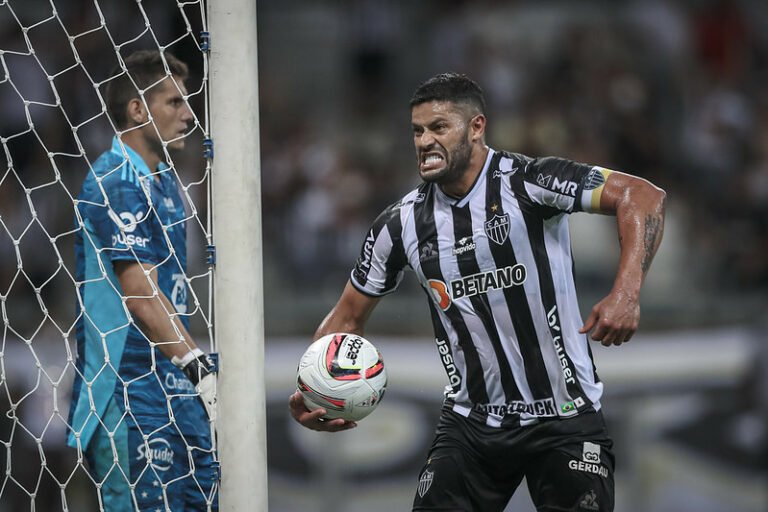 Goleiro do Cruzeiro, Rafael Cabral não vê Atlético vencendo o Brasileirão em 2022