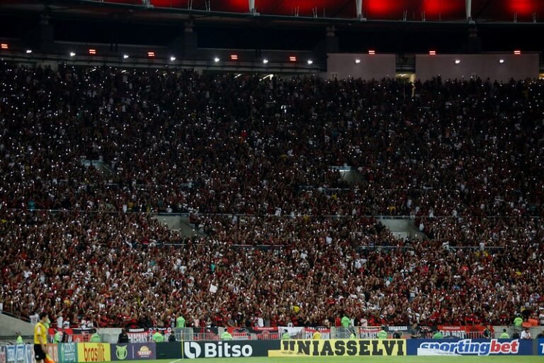 Flamengo inicia contra a Universidad Católica uma sequência de 5 jogos seguidos no Maracanã