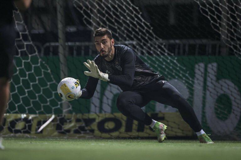 Rafael comenta motivação do elenco atleticano após 2021 vitorioso: “Estamos famintos por títulos”