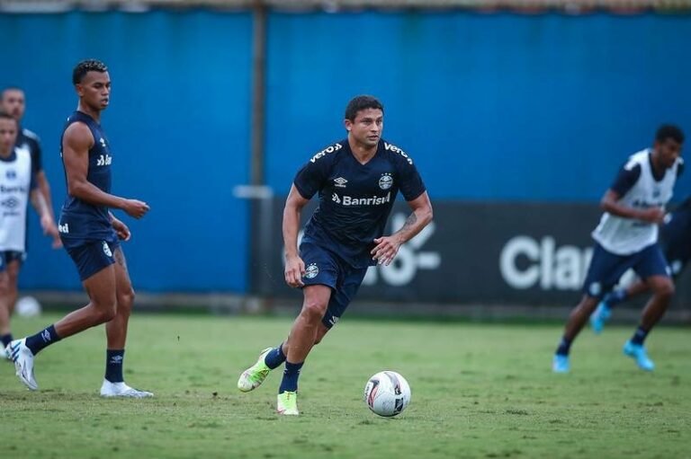 Elkeson comenta sobre momento do Grêmio: “Cada jogo é decisão”