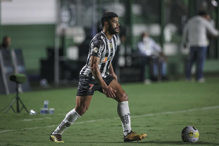 Hulk se irrita com boatos e desmente notícia e acusação do Goiás sobre vandalismo; súmula inocenta jogador