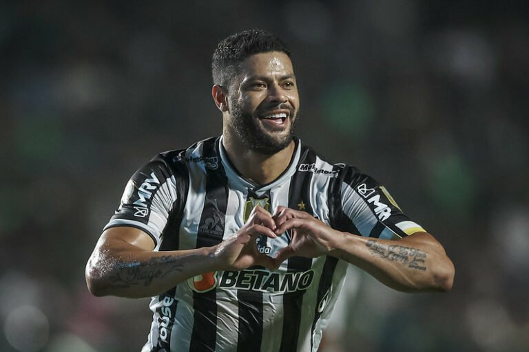 Hulk fala sobre foco e desejo de conquistar a Libertadores pelo Galo, e afirma que o alvinegro merece mais Brasileiros