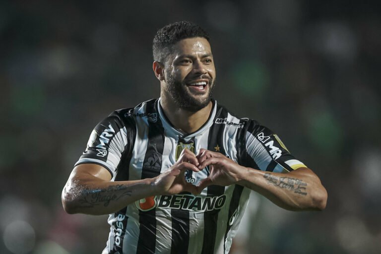 Hulk revela que recusou propostas do exterior: “Me sinto em casa no Galo”