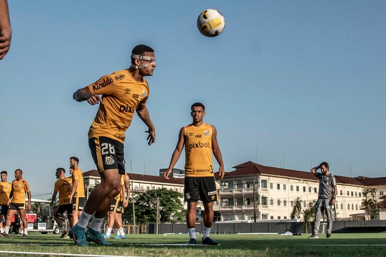 Bustos terá time misto contra Universidad Catolica/EQU, veja quem não viajou