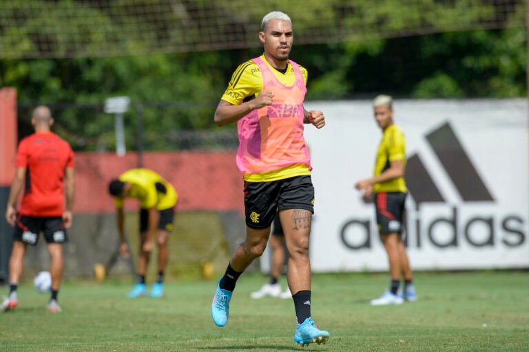 Matheuzinho pode ser novidade entre relacionados para enfrentar o Talleres