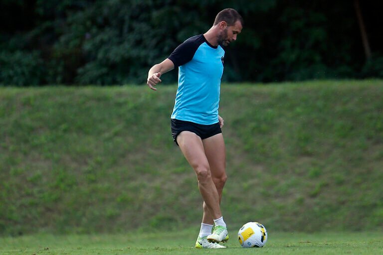 Carli será desfalque do Botafogo contra o Flamengo