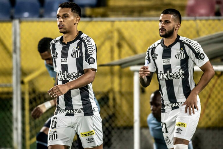 Sandry fala sobre Bustos: “sempre um trabalho de muita intensidade e rico em termos táticos”