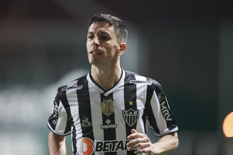 FIFA é favorável ao River Plate e obriga Atlético a pagar parcelas atrasadas no caso Nacho Fernández