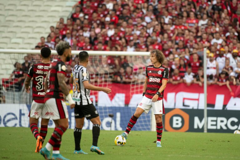 David Luiz sofre lesão na panturrilha e desfalca Flamengo contra Católica