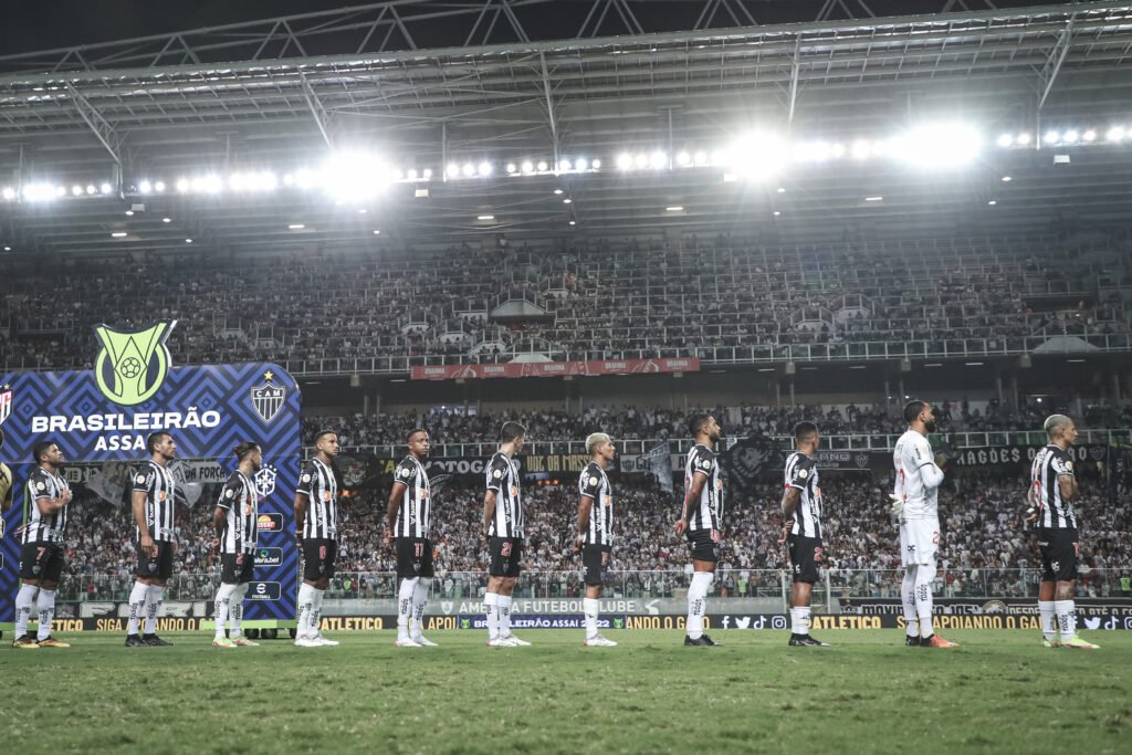 O treinador argentino destacou a importância da torcida no momento em que o alvinegro caiu de produtividade diante do Atlético-GO