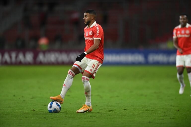 Emprestado ao Inter, Wanderson é monitorado pelo Flamengo