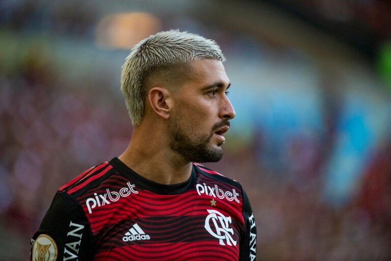 Com desgaste físico, Arrascaeta pode ser poupado contra o Sporting Cristal