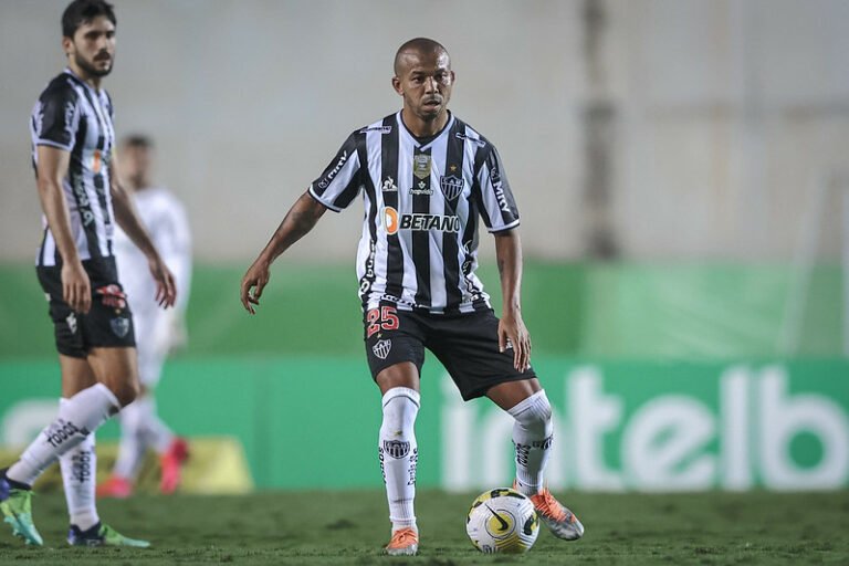 Atlético anuncia renovação com Mariano até o fim de 2023