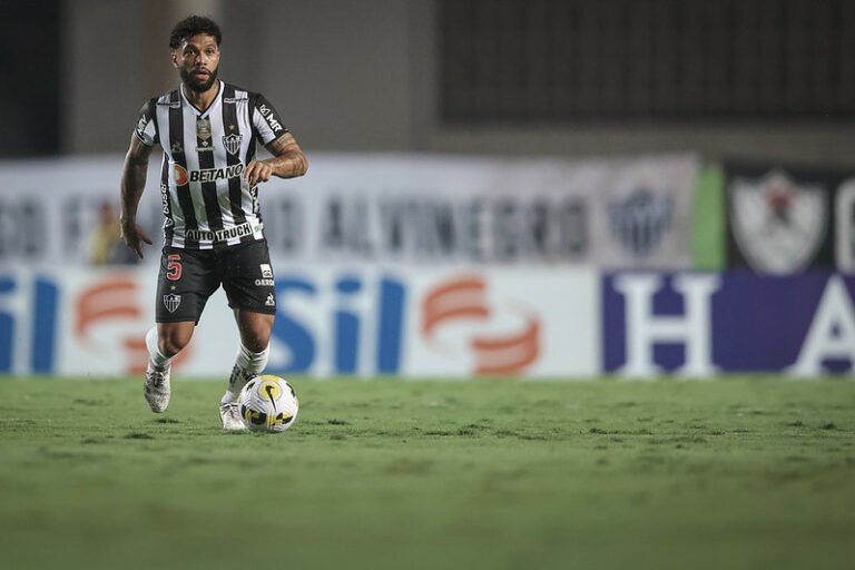 Otávio celebra classificação às oitavas da Copa do Brasil