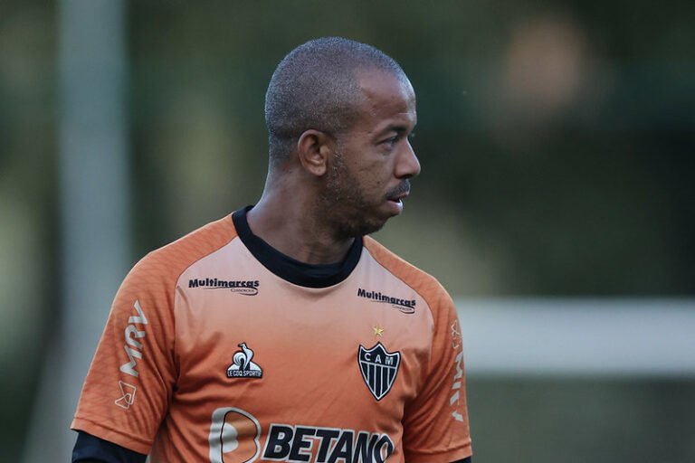 Mariano fala sobre disputa de posição com Guga, e fala a respeito de possível renovação com o Atlético