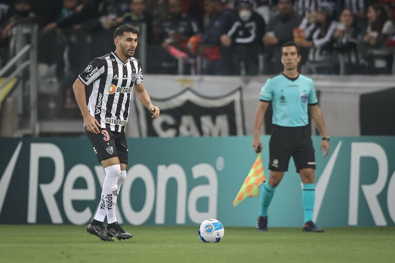 Rodrigo Caetano fala sobre permanencia de Junior Alonso após empréstimo: “Acredito que seja impossível.”