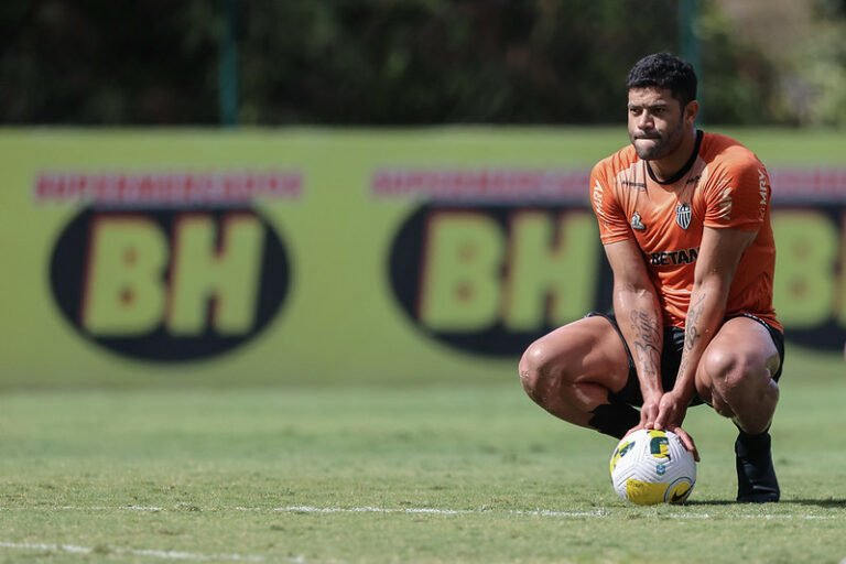 Hulk fala sobre desfalques importantes e período de decisões: “agora começa o ‘pega pra capar’ nas competições”