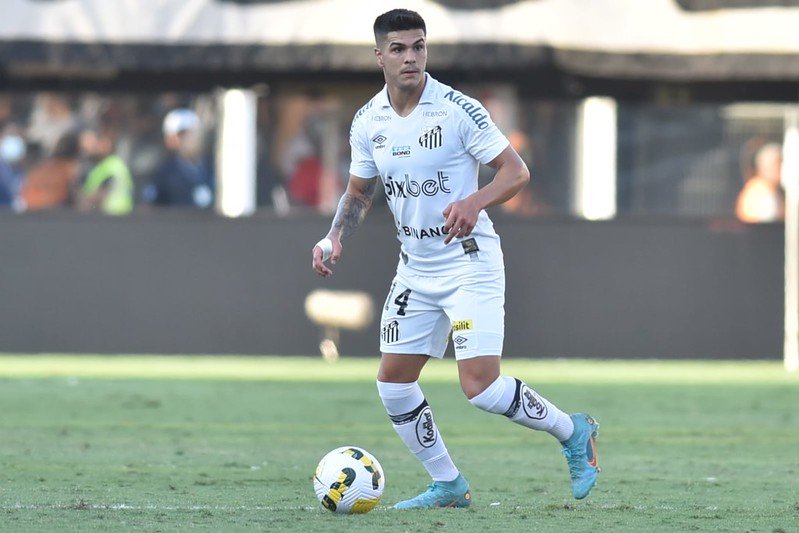 Bustos terá 3 desfalques pontuais contra o Athletico/PR