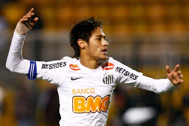 Negócios ligados à venda de Neymar, geram conta milionária ao Santos a curto prazo; entenda