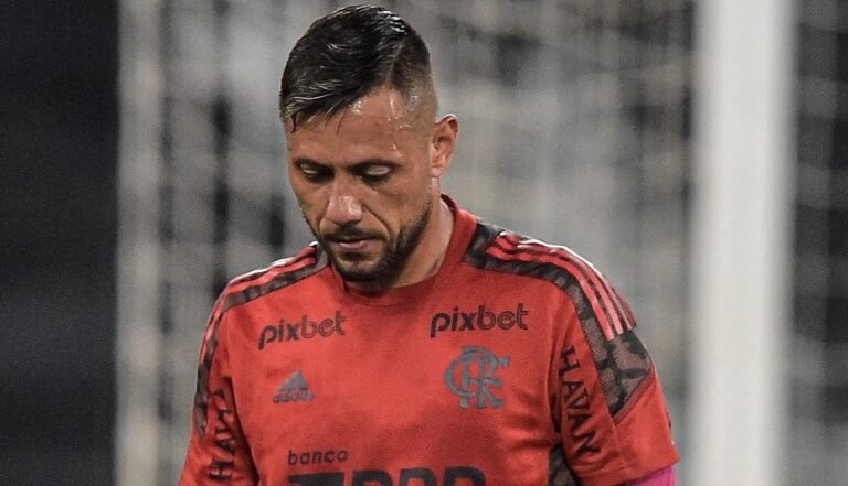 Diego Alves se colocou à disposição para jogar contra Católica; Paulo Sousa vetou