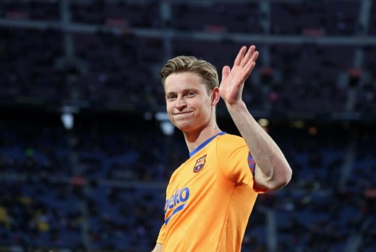 Frenkie de Jong está na lista de transferências do Barcelona e clubes monitoram o jogador