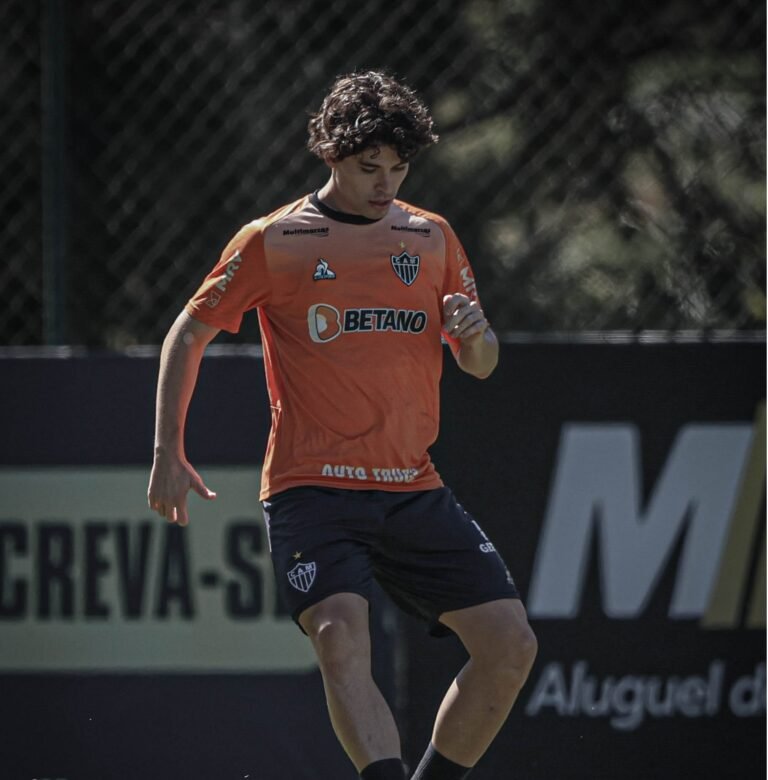 Dodô treina com bola, e se aproxima de retorno ao Atlético-MG