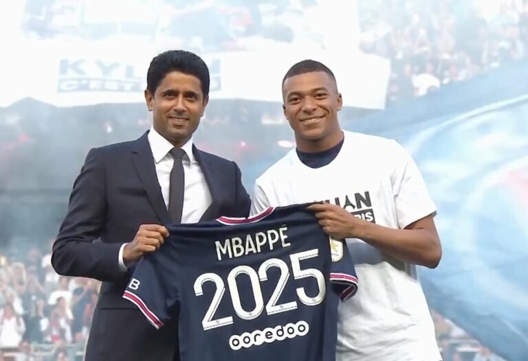 OFICIAL: PSG anuncia renovação de Mbappé até 2025