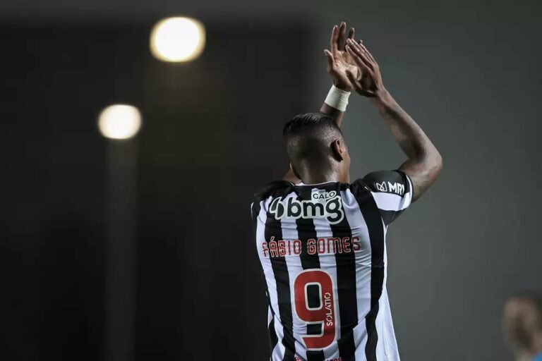 Fábio Gomes comenta relação de aprendizado com Hulk no Atlético