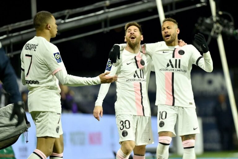 PSG pode negociar jogadores para se enquadrar em fair-play financeiro