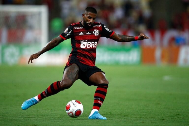 Flamengo desiste de renovar com Rodinei, diz jornalista