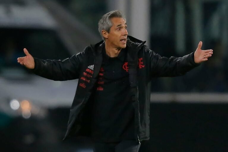 Após declaração de Jorge Jesus, pressão de Paulo Sousa no Flamengo aumenta