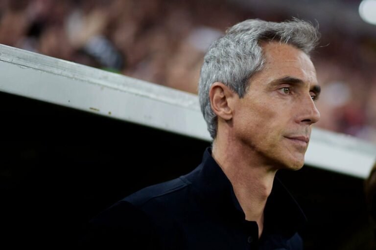 Paulo Sousa cita treinador histórico do Flamengo para alfinetar Jorge Jesus