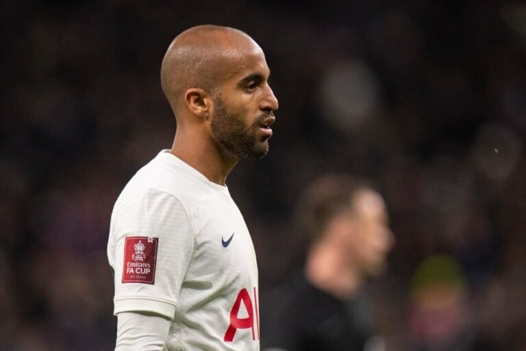 Staff de Lucas Moura descarta retorno ao São Paulo no meio do ano