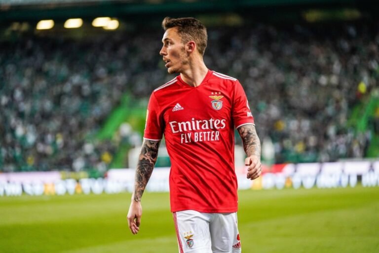 Barcelona pretende retomar esforços para contratar Grimaldo