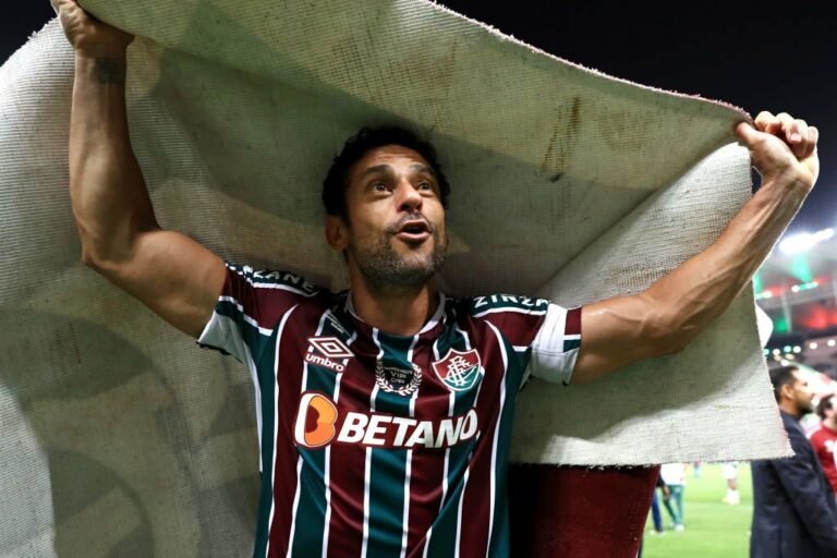 Fernando Diniz projeta extensão contratual de Fred no Fluminense