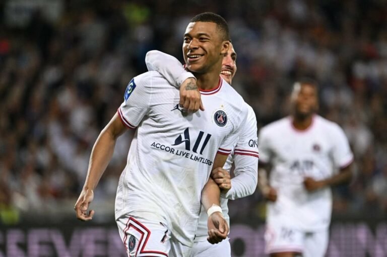 PSG ou Real Madrid? Mbappé segue indeciso sobre seu futuro