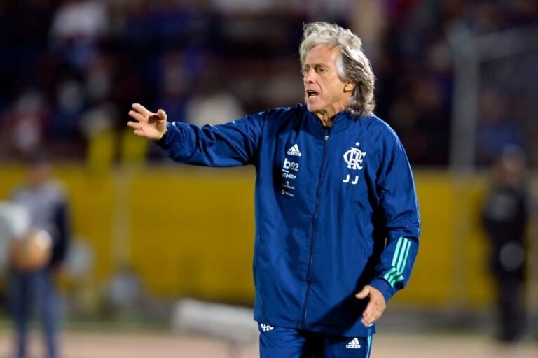 Jorge Jesus irá esperar o Flamengo antes de definir novo clube