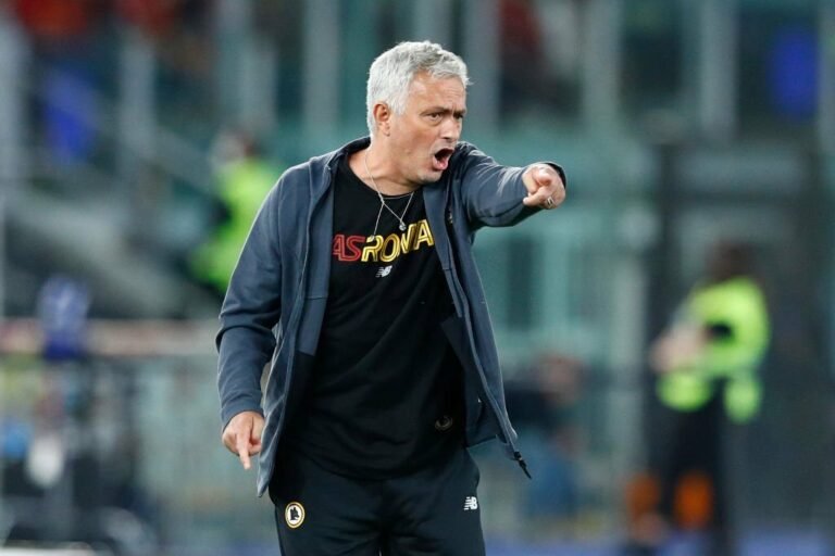 Newcastle estuda investida por José Mourinho