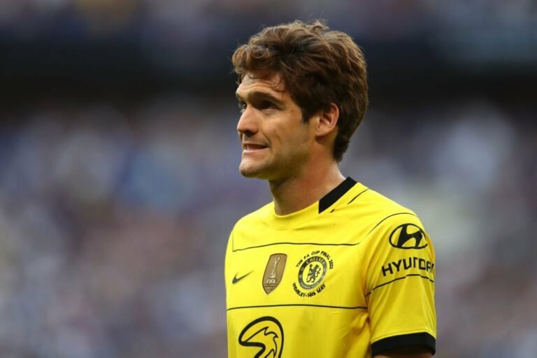 Barcelona encaminha contratação de Marcos Alonso