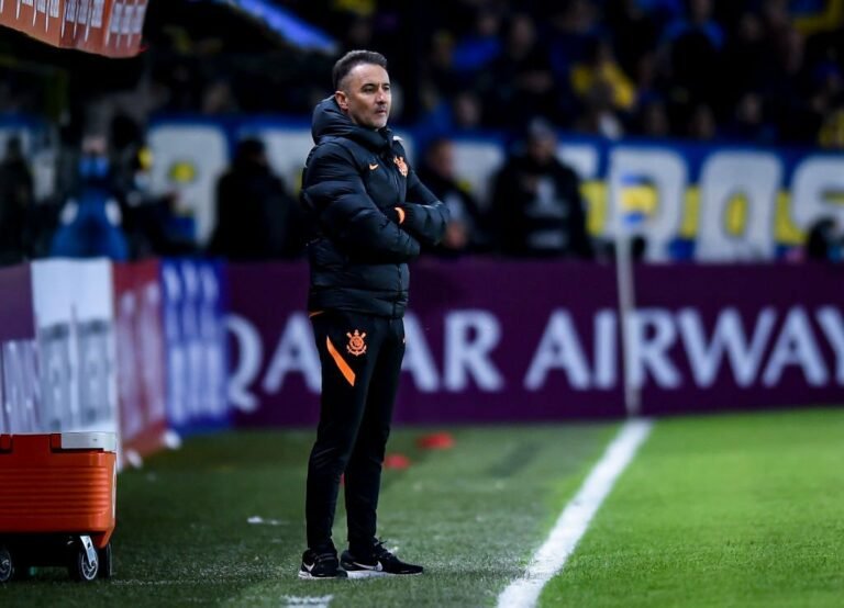 Corinthians prepara oferta de renovação para Vítor Pereira