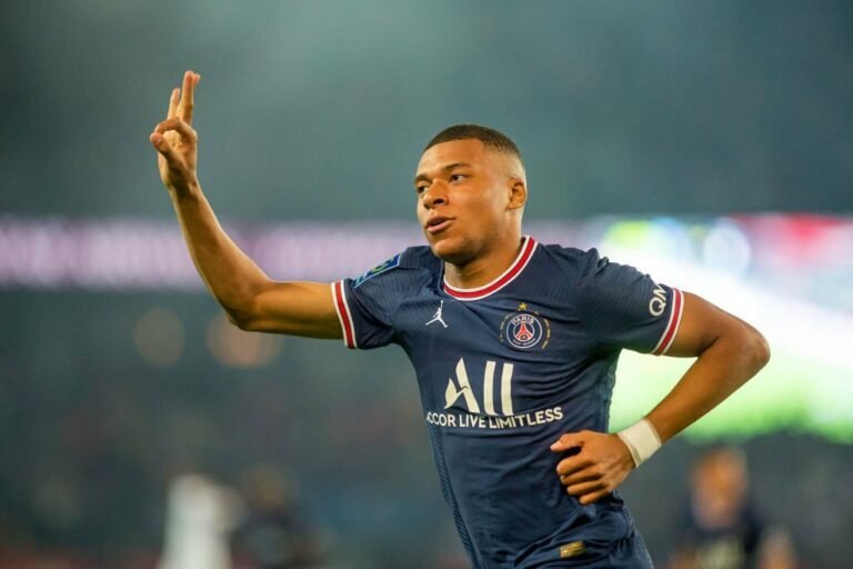Jornalista revela mensagens entre presidente do Real Madrid e Mbappé