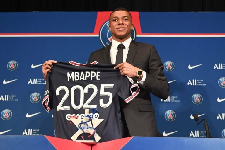 PSG ‘dribla’ Mônaco e não precisará repassar quantia por renovação de Mbappé