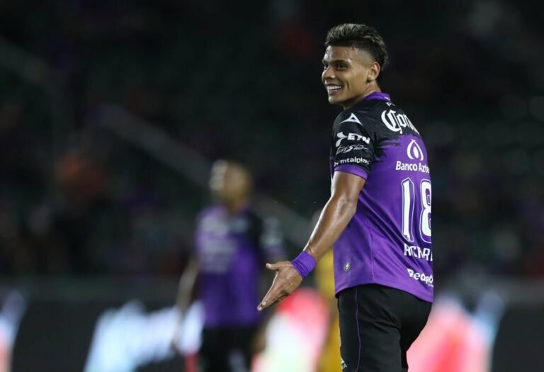 Richard Ríos retorna ao Flamengo após empréstimo para clube mexicano