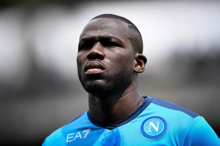 Napoli define preço para negociar Koulibaly; Barcelona e Juventus monitoram