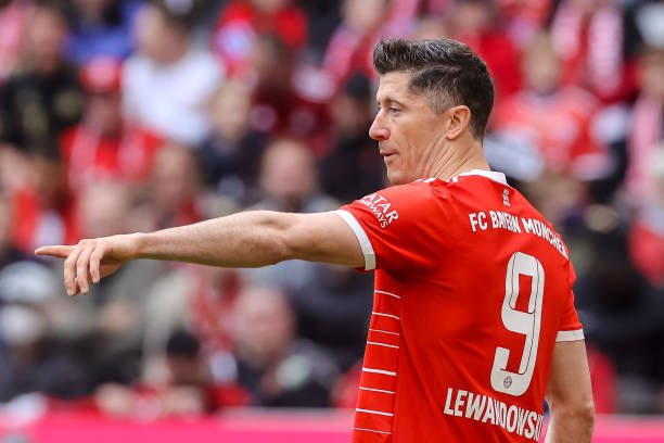 Lewandowski fica no Bayern até 2023, diz presidente