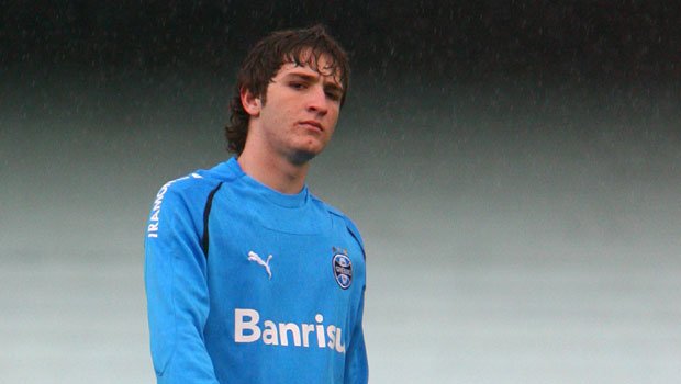 Ex-zagueiro do Grêmio anuncia pausa na carreira